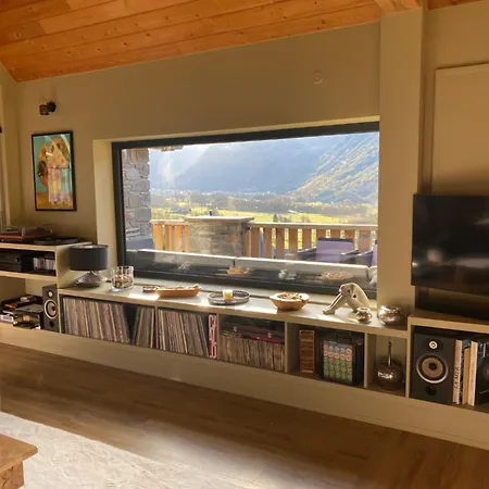 De Luxe Contemporain Vue 360 Degres Sur Les Montagnes