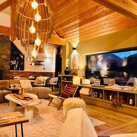 De Luxe Contemporain Vue 360 Degres Sur Les Montagnes Chalet Guchan