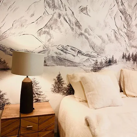 De Luxe Contemporain Vue 360 Degres Sur Les Montagnes